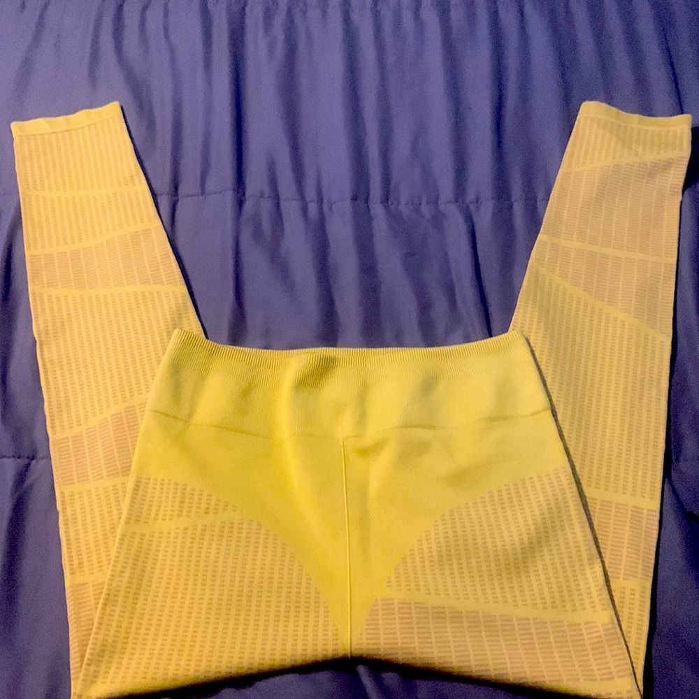 Fabletics mustard color Large/ long legging